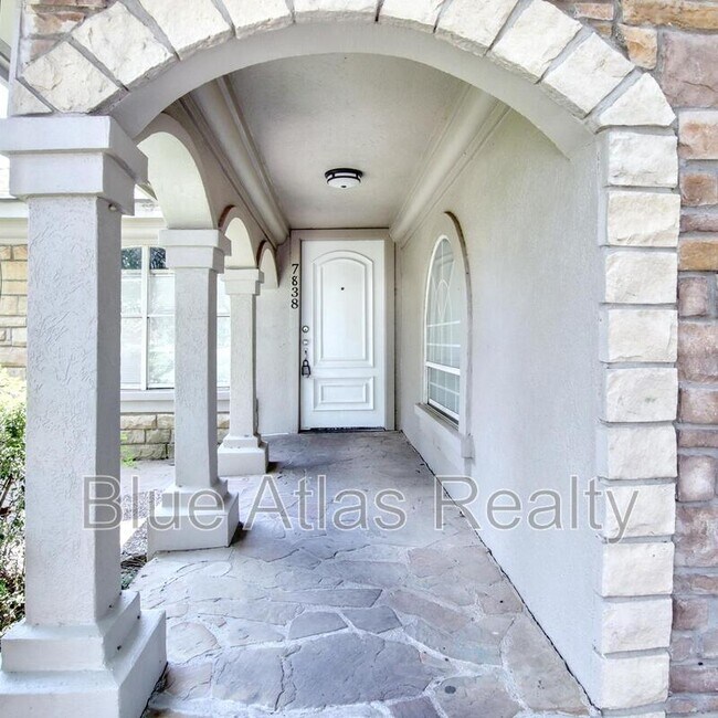 Foto del edificio - 7838 Maxwell Ave