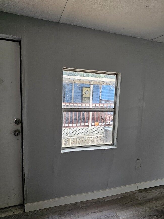 Foto del edificio - 2 bed 1 bath recent remodel