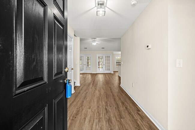 Building Photo - 4 Bed / 2 Bath Single Family Home for Rent...