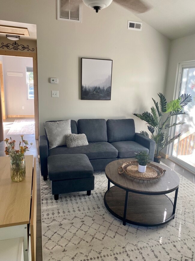 Building Photo - 10510 Cadosia Rd