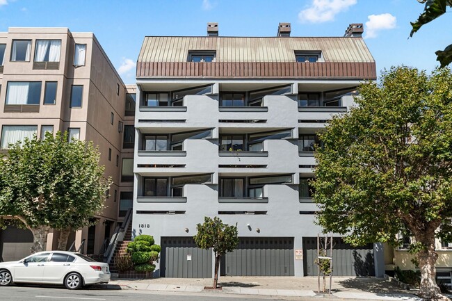 Building Photo - Epic REA: 1 BR/ 1 BA Chic Condo in Iconic ...