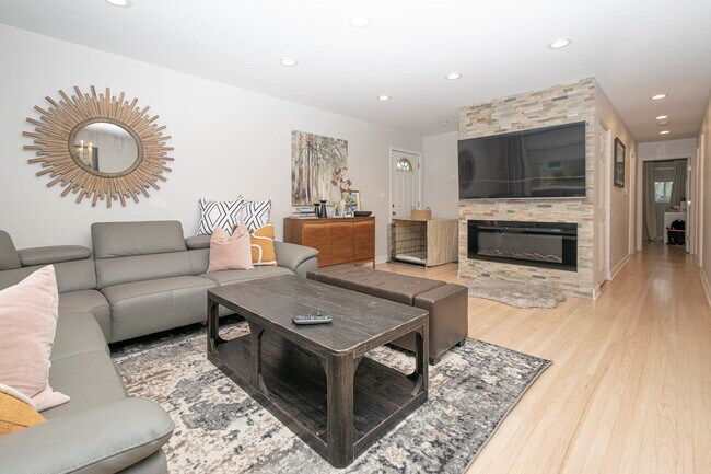 Foto del edificio - 533 Ambleside Rd