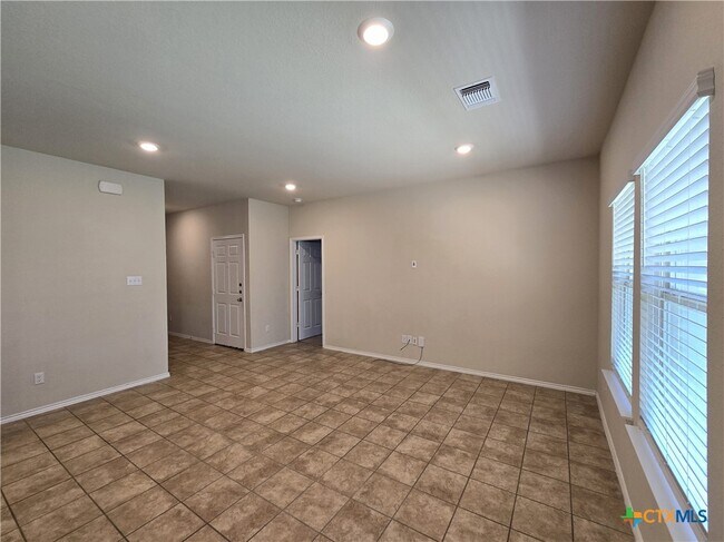 Foto del edificio - 6114 Sally Ride Ln