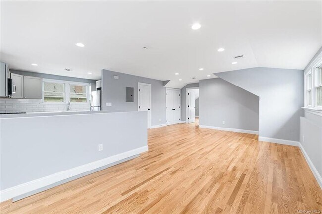 Building Photo - 2062 Saw Mill River Rd