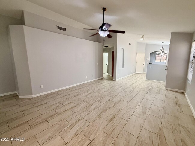 Building Photo - 4019 W Fallen Leaf Ln