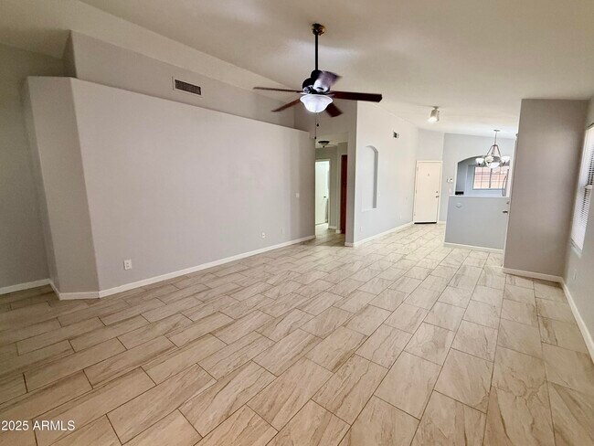 Foto del edificio - 4019 W Fallen Leaf Ln