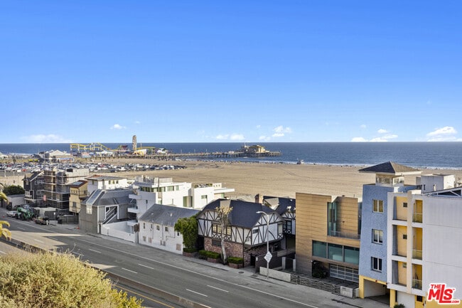 Foto del edificio - 1362 Palisades Beach Rd