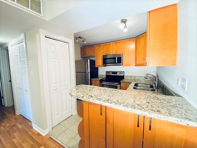Foto del edificio - 10111 Old Orchard Ct