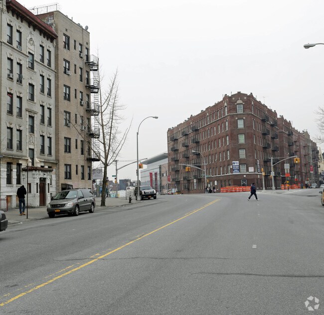 Foto del edificio - 251 E Kingsbridge