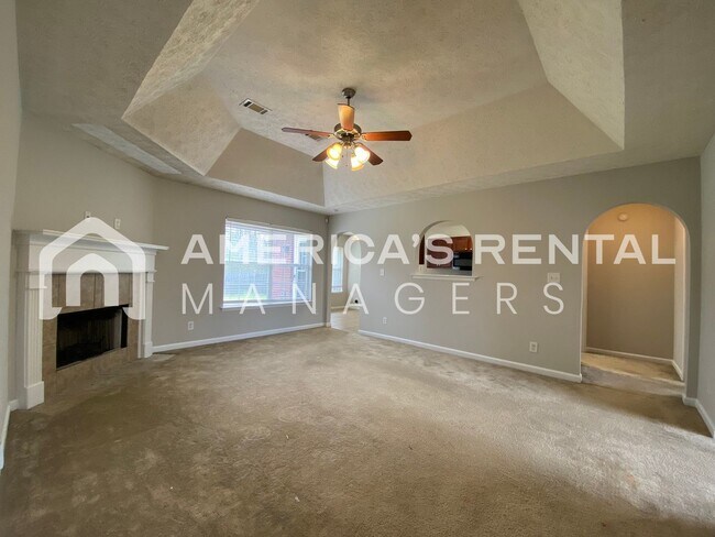 Foto del edificio - Home for Rent in Montgomery with Fenced in...