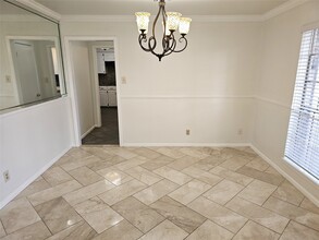 Building Photo - 347 Forest Lake Dr