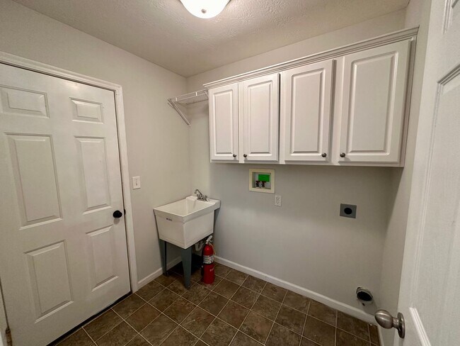 Foto del edificio - Hebron KY - Stunning, spacious 3 bed Condo...