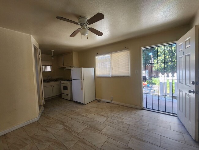 Building Photo - Bryant