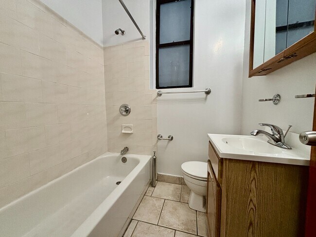 Foto del edificio - 3135 Broadway