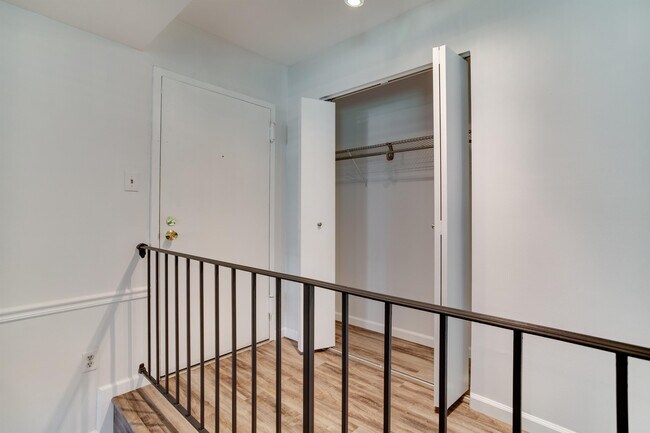 Foto del edificio - 15607 Dorset Rd