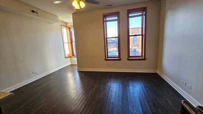Building Photo - 939 W Armitage Ave