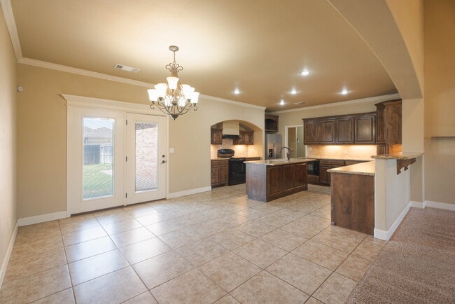 Foto del edificio - Beautiful 4-Bedroom Home with High Ceilings Available for Summer 2026 Pre-Lease