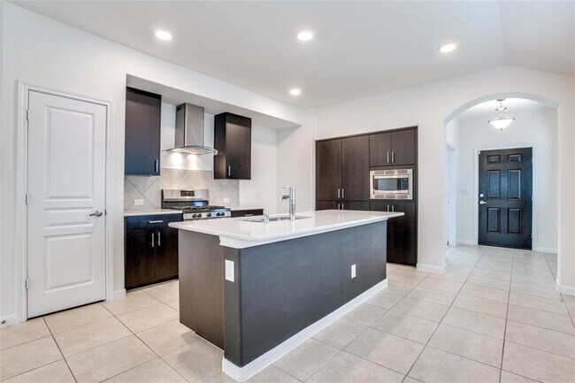 Building Photo - 1304 Rosebush Rd