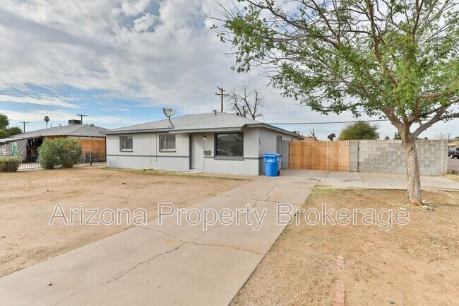 Building Photo - 3302 W Solano Dr S