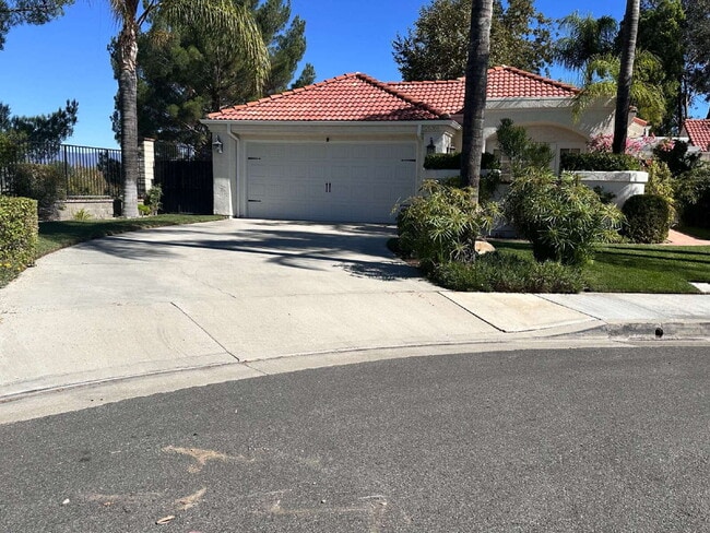 Building Photo - Welcome to this Charming Single-Story Home...