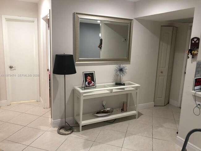 Foto del edificio - 3987 Carambola Cir N