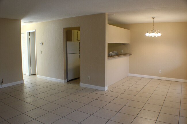Foto del edificio - 2 bed 1 bath condo on the river.