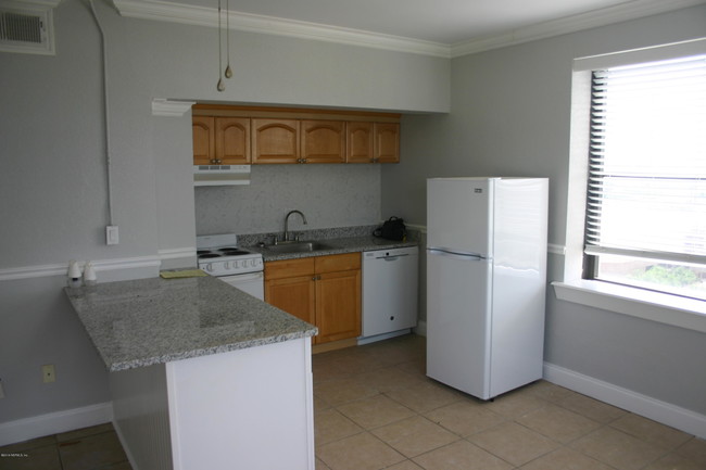 Building Photo - 311 W Ashley St