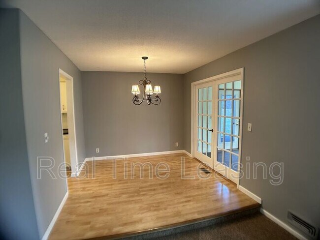 Building Photo - 651 Croixwood Pl