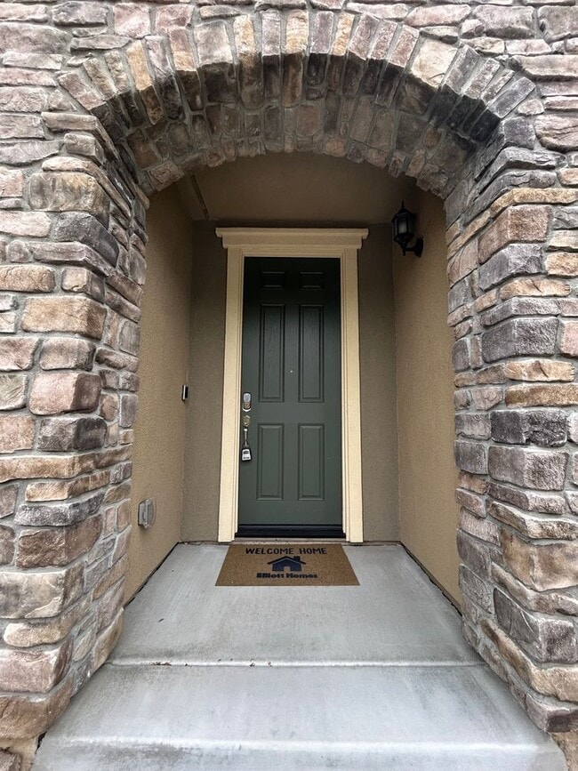 Building Photo - Stone Creek Home