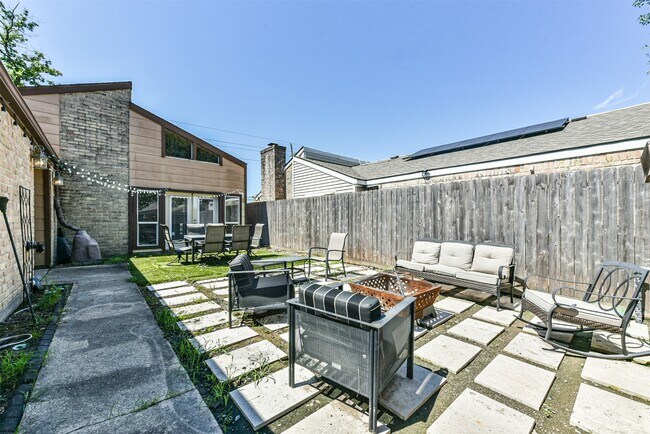 Foto del edificio - 16031 Birch Vale Dr