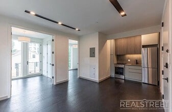 Building Photo - Spacious 2 Bed 2 Bath in Prospect Lefferts Gardens - Rooftop Access & More!