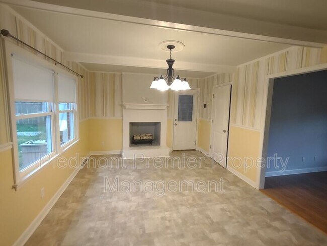 Foto del edificio - 3615 Hege St