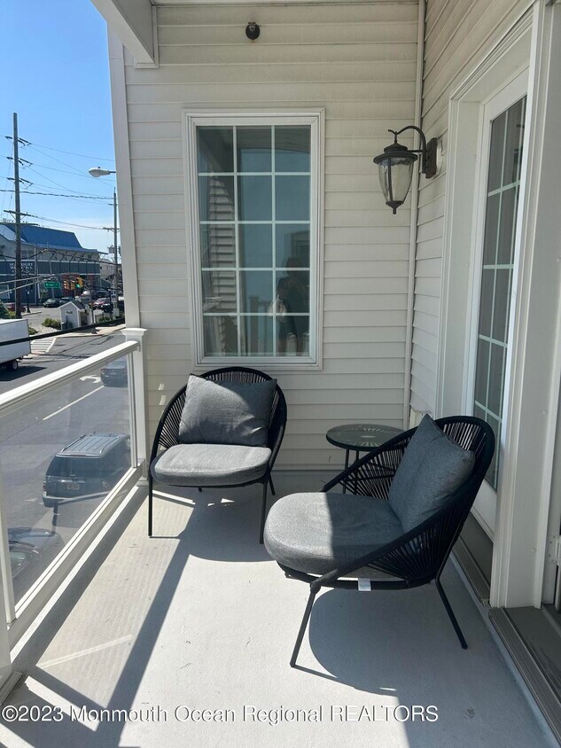 Primary Photo - 1066 Ocean Ave