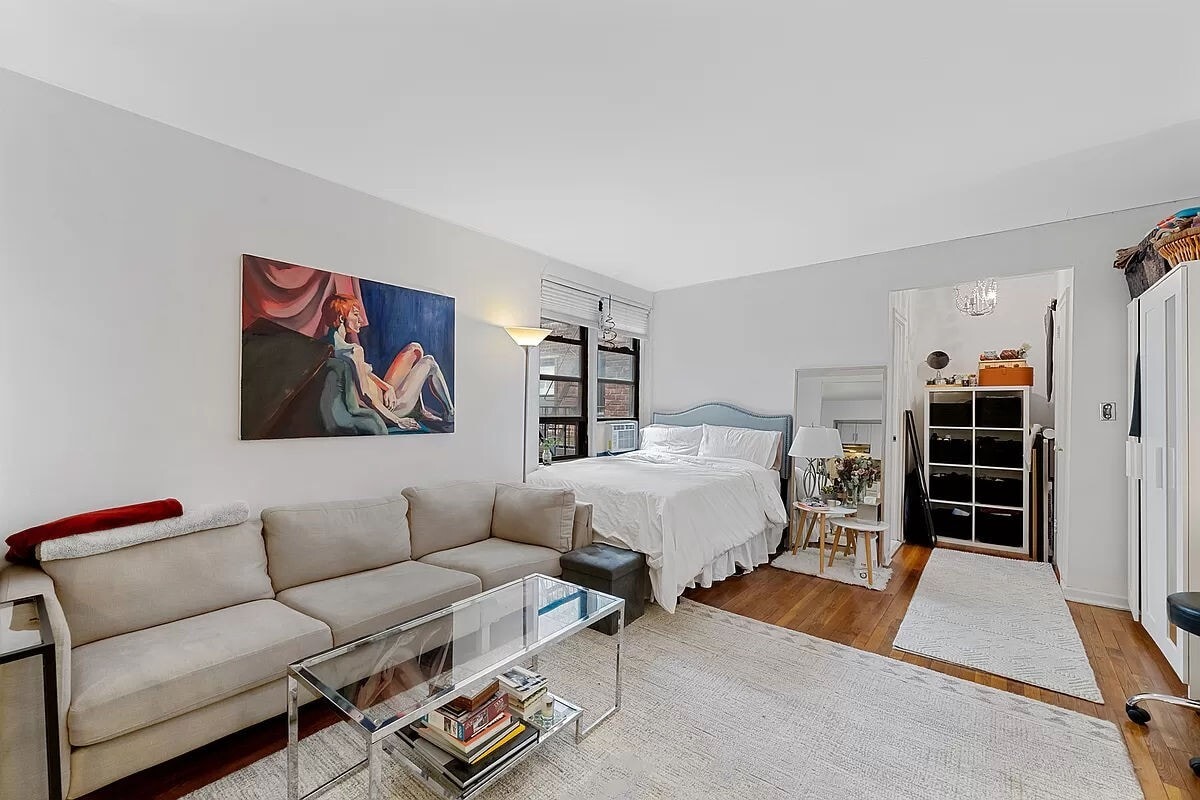 Primary Photo - 54 East 8th Street