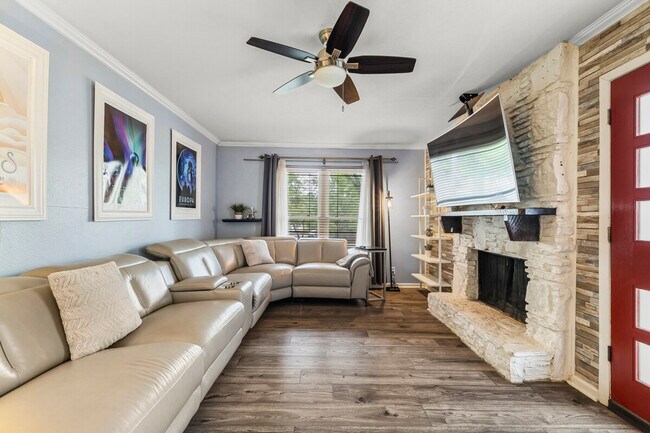 Foto del edificio - 2703 S I-35 Frontage Rd