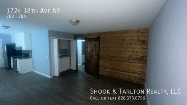 Building Photo - 1724 18th Ave NE