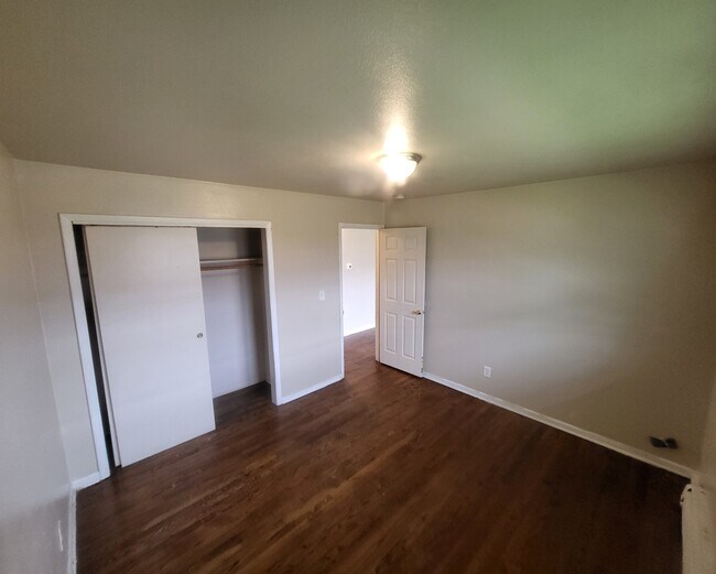 2317 Salem Blvd, Zion, IL 60099 Apartments in Zion, IL