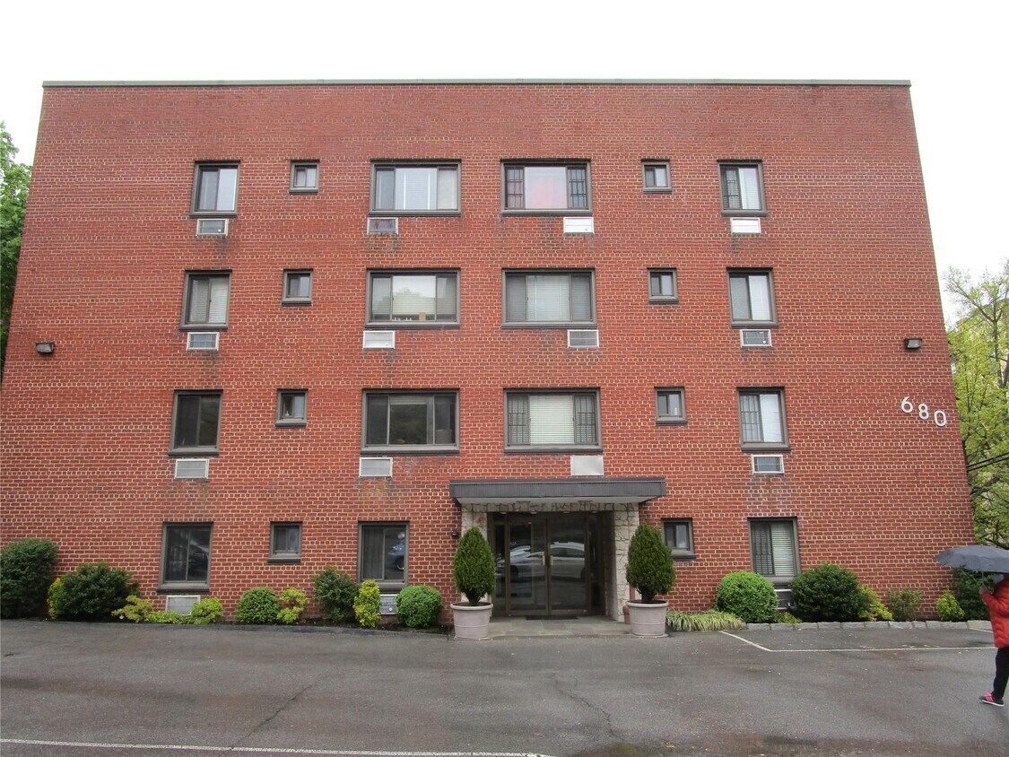 Foto principal - 680 N Terrace Ave