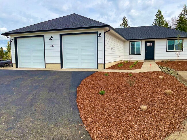 Building Photo - Brand New Beautiful Home