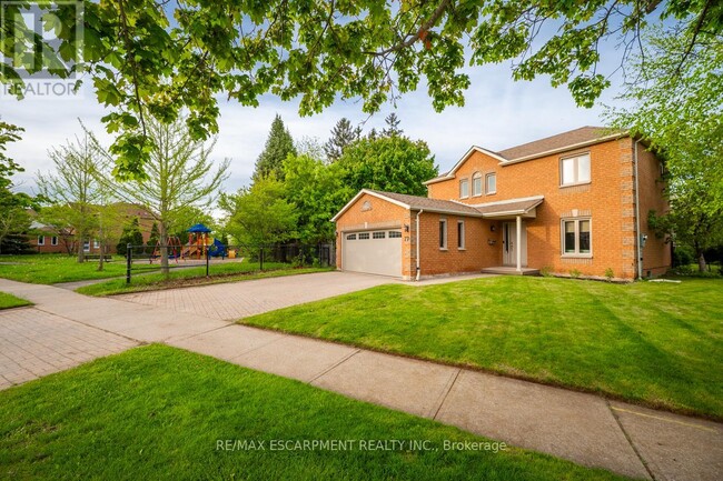 Building Photo - 77 Birchway Pl