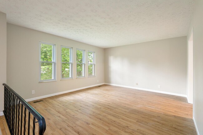 Building Photo - 1908 Plumb Creek Cir