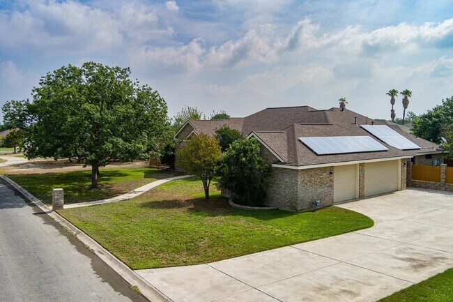 Building Photo - 307 Echo Valley Dr