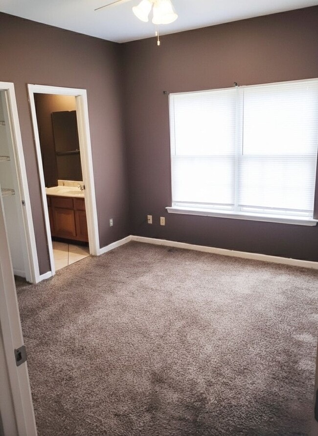 Foto del edificio - 2925 Hargrove E Rd