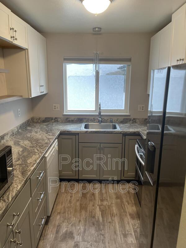 Building Photo - 9300 Glenn Haven Dr