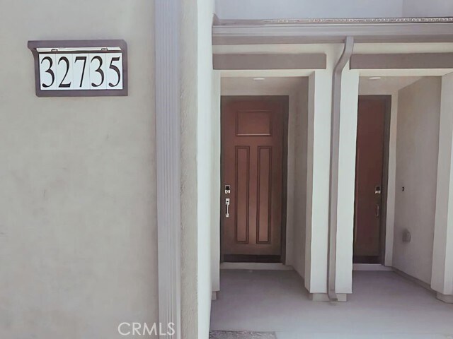 Foto del edificio - 32735 Manhattan Ave