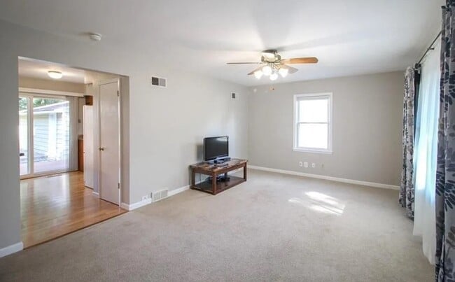 Building Photo - 3904 Bowdoin St