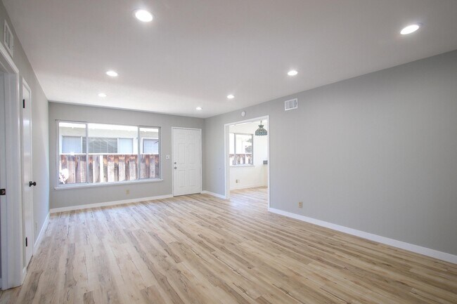 Foto del edificio - 577 S Eden Ave