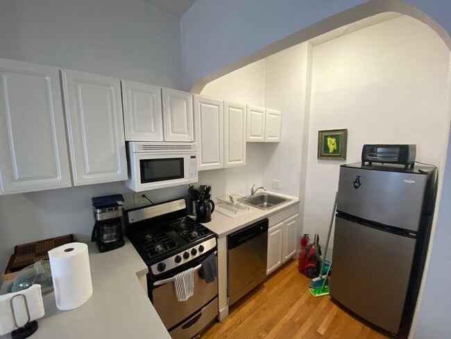 Building Photo - 670 Tremont St