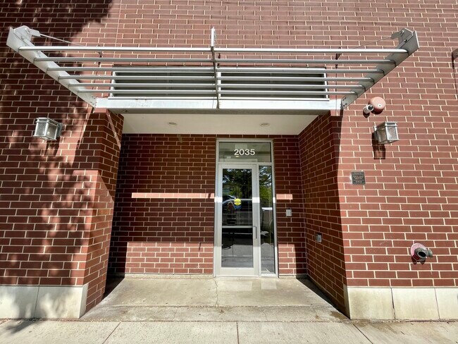 Foto del edificio - 2035 S Indiana Ave
