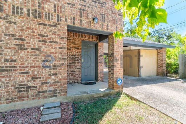 Building Photo - Unit B